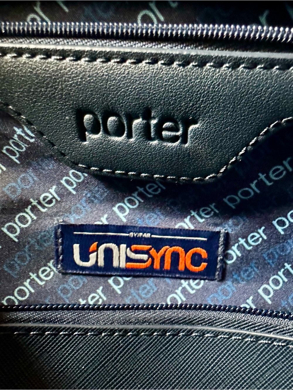 Porter Airlines Unisync Travel Retro Striped Bowling-Style Flight Bag with Pouch - Picture 10 of 15